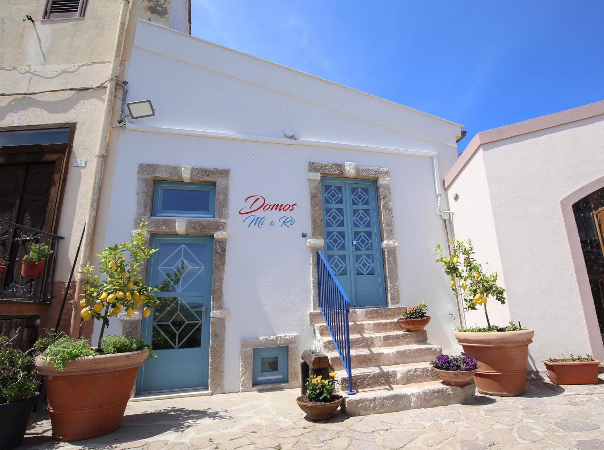 B&B Domos Mi & Ro Кастелсардо Екстериор снимка